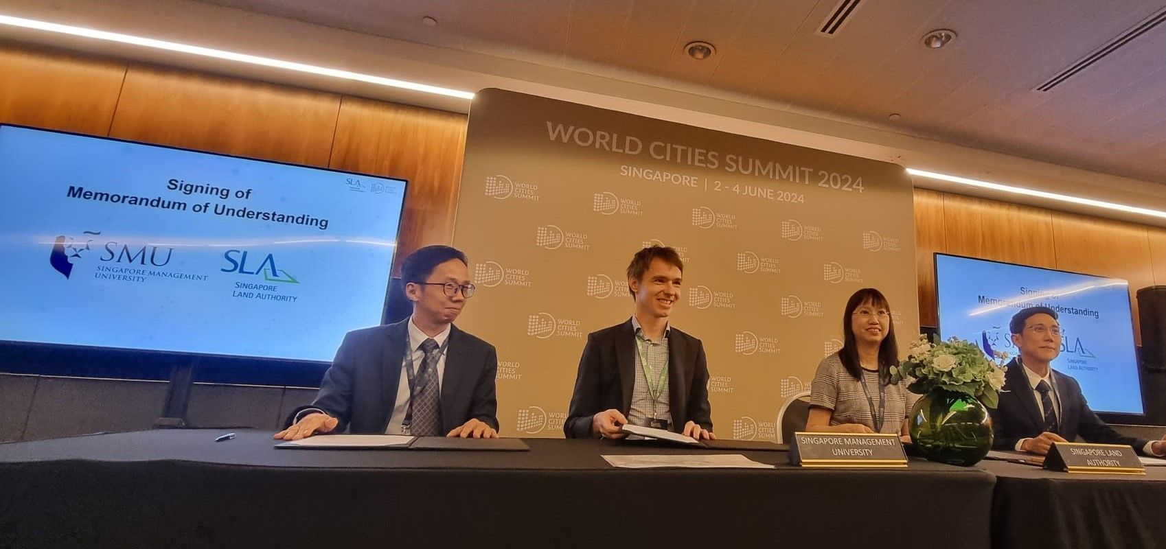 Image of MOU between Singapore Land Authority (SLA), SMU UI and CIS